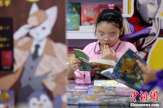 2024上海书展吸引爱书人士共赴书香之约 第10张 2024上海书展吸引爱书人士共赴书香之约 第10张