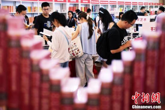 2024上海书展吸引爱书人士共赴书香之约 第9张 2024上海书展吸引爱书人士共赴书香之约 第9张