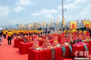 广西北海侨港开海嘉年华 “头鲜”拍卖被一扫而空